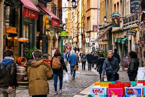 boutiques in lyon italy